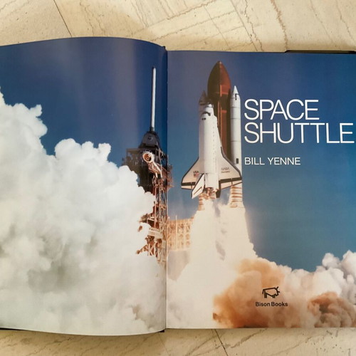 Space Shuttle book like new, Bison Books 1989