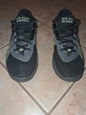 Nike GT Cut Academy basketball shoes like new, size 42.5, black