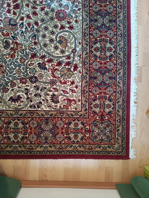 Machine-made wool rug 300 x 400 cm like new