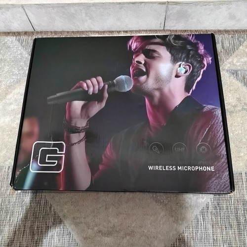Wireless lapel microphone new in box