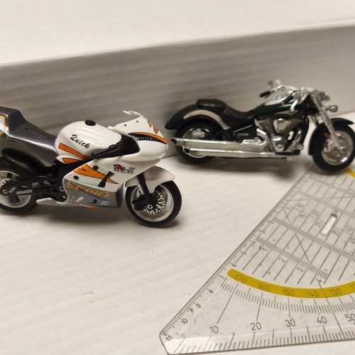 Motorcycles used, pack of 2, chopper and racing, 12cm each