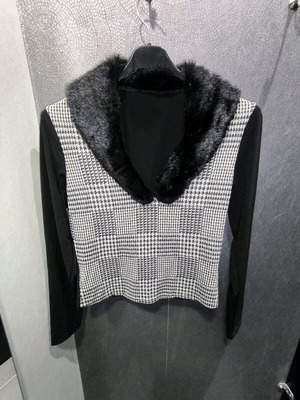 Houndstooth top with faux fur collar like new, black and white