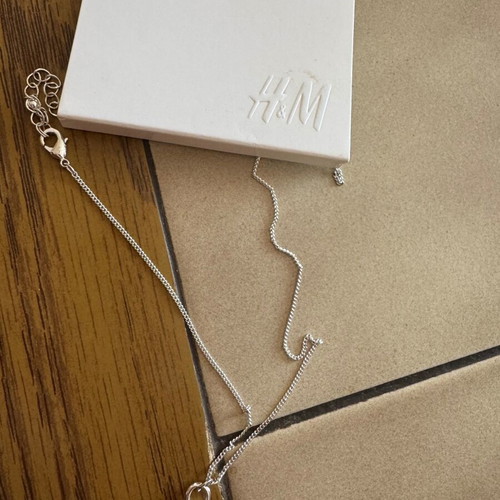 H&M necklace new with silver pendant lock