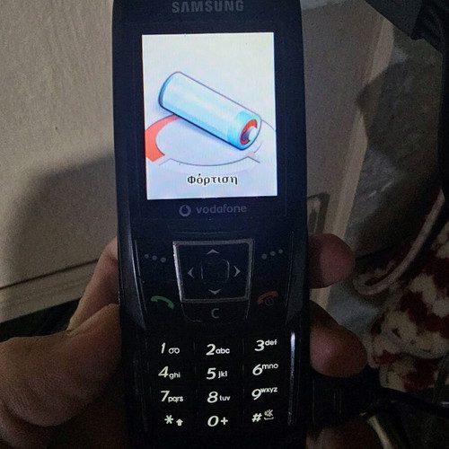 Samsung SGH-E250 cell phone like new, black