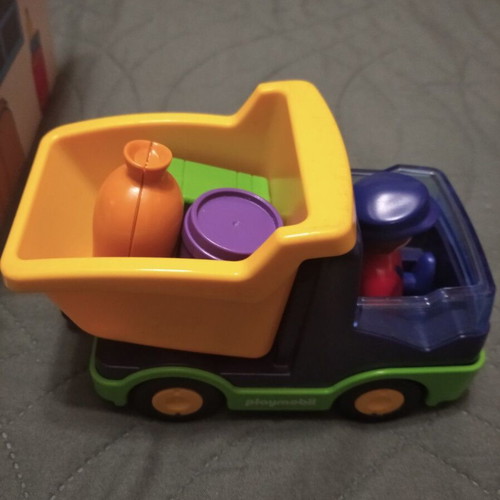 Playmobil garage with truck like new with all accessories
