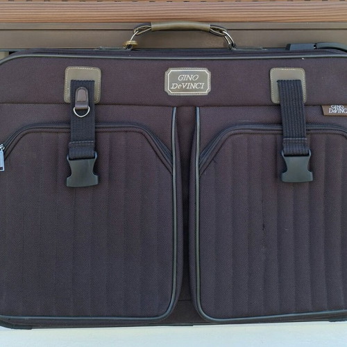 Brown Gino De Vinci suitcase like new