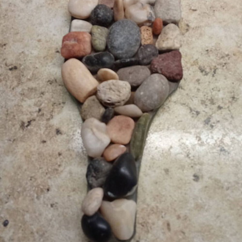 Mirror with pebble decoration