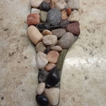 Mirror with pebble decoration