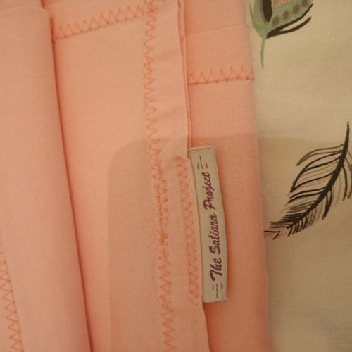 Crib sheets like new, pink and white with feathers