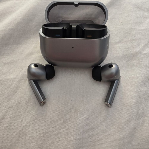 Samsung Buds 3 Pro like new