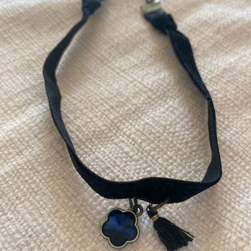 Velvet choker like new, black