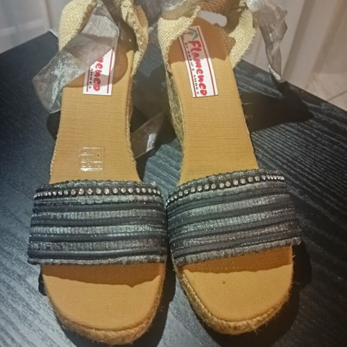 Flamingo platform espadrilles size 39 like new with organza ribbons