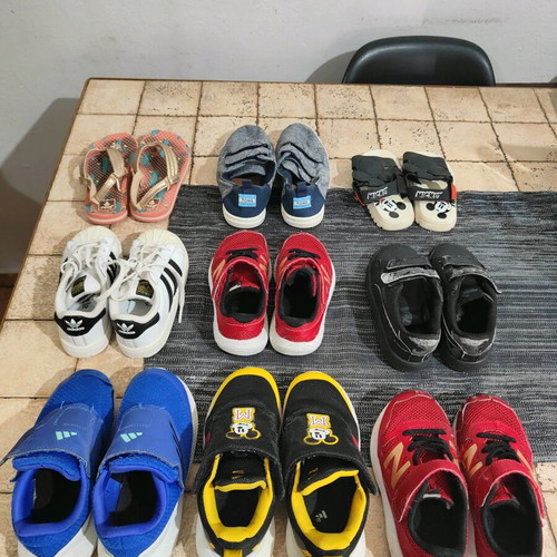 Children's athletic shoes and sandals used, pack of 9