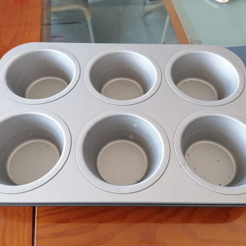 Muffin tray for 6 muffins like new