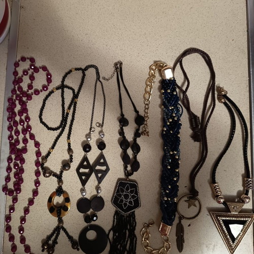 Various necklaces, set