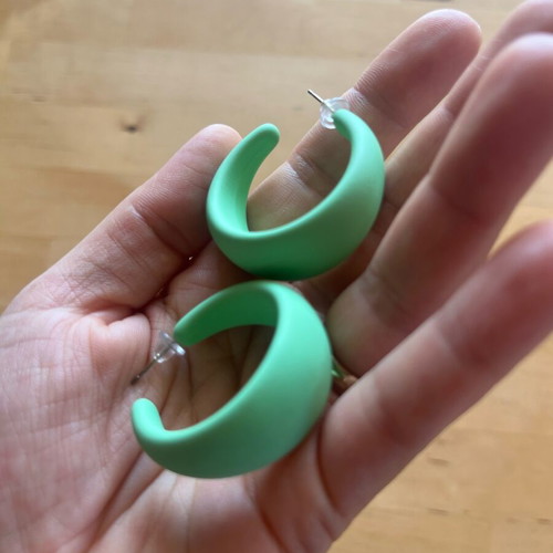 Hoop earrings green like new