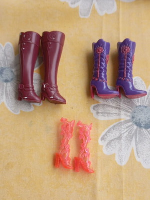 Barbie boots like new, pack of 3 pairs