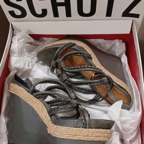 Schutz gray platform sandals size 36 leather like new