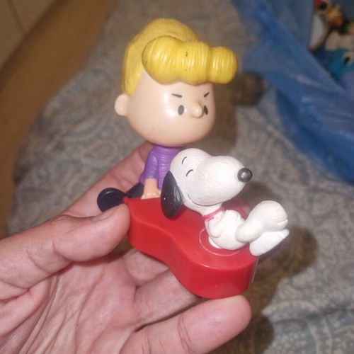 Peanuts Schroeder and Snoopy figure with red piano