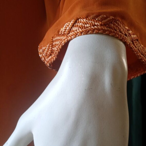 Kaftan vintage with hood and embroidery, like new
