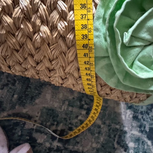 Straw handbag used with green details and flower decoration