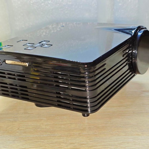Mini Portable LED Projector HD with HDMI USB and SD like new