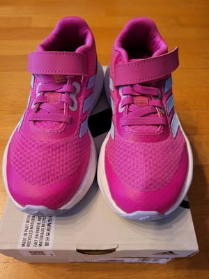 Αθλητικά παπούτσια Adidas no30 φούξια σαν καινούργια