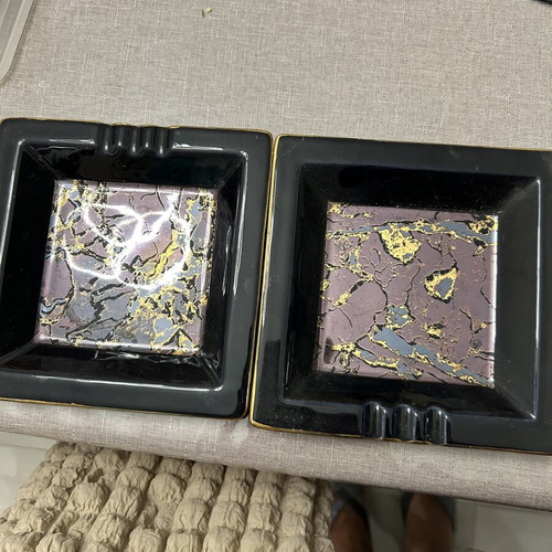 Ashtrays large, like new