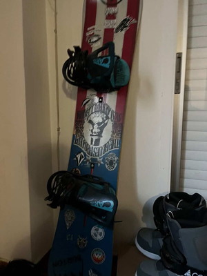 Burton Snowboard 155 Easy Livin 2015/2016 with Bindings used, collectible design