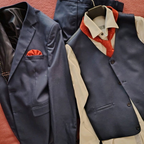 Boys' suit 12 years like new, blue, with jacket, shirt, pants, tie and vest