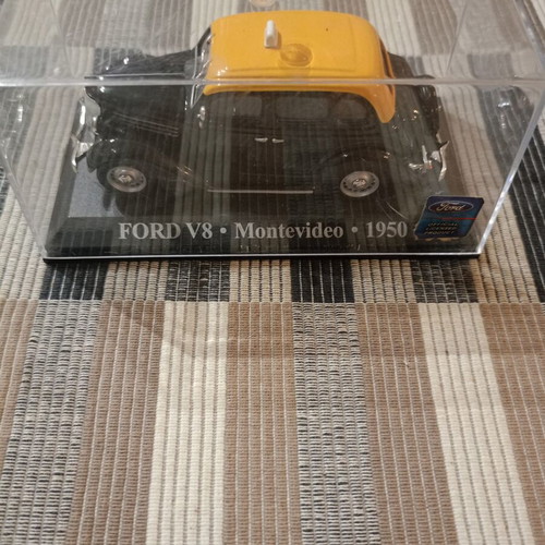 Deagostini Ford V8 Montevideo 1950 taxi model used