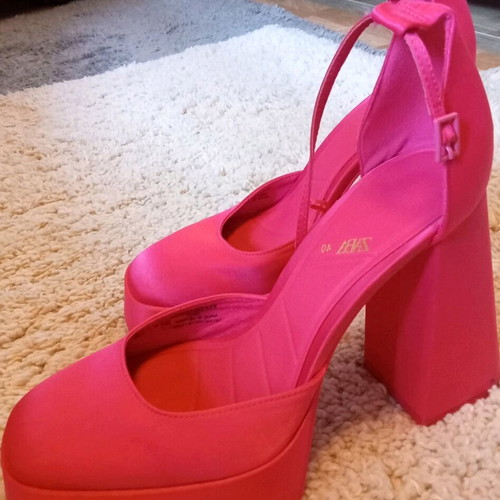 Zara fuchsia disco-style sandals like new, size 40, thick heel