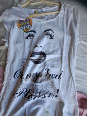 Tshirt Please new, size medium, white with print