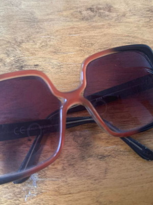 Large square sunglasses like new with gradient lenses, black and pink frame