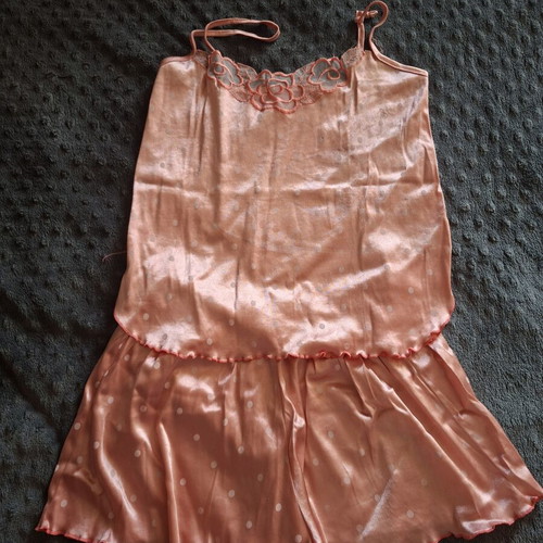 Pink satin pajama set small like new