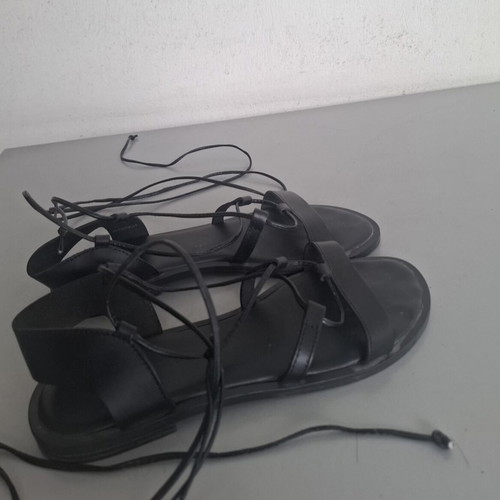 Lace-up sandals size 40 black, like new, synthetic leather