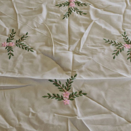 Handmade tablecloth 170 cm diameter like new