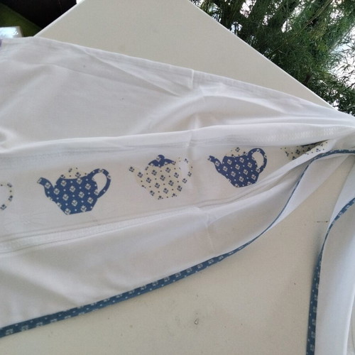 Vintage table runner with blue teapot pattern, brand new 42x120 cm