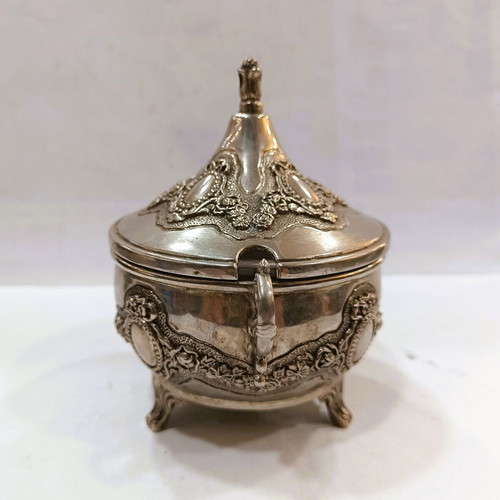 Vintage Silver Plated Victorian Style Sweet Jar like new with embossed decoration