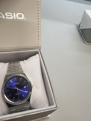 Casio watch like new, women's, blue dial, stainless steel