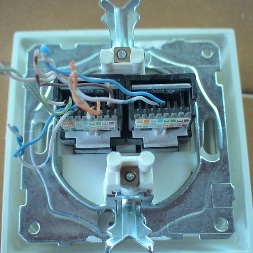 Set of 4 double-port RJ45 CAT5e wall data sockets like new