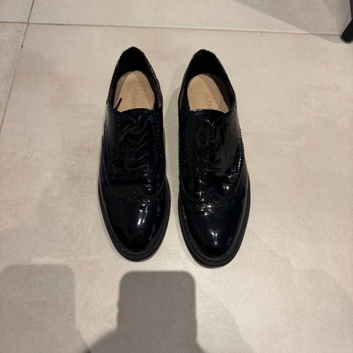 Aldo women's black patent leather shoes like new, size 39