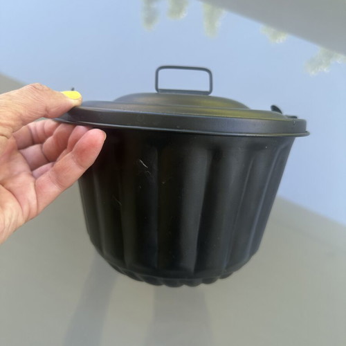 Patisse Nonstick Baking Pan With Metal Lid Like New