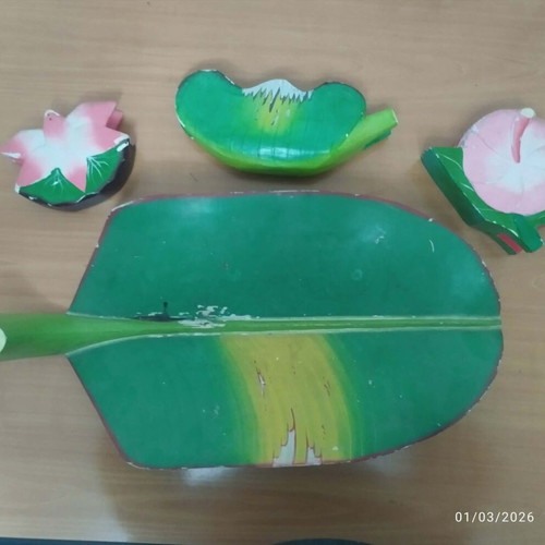 Authentic wooden tableware used, made of lightweight wood