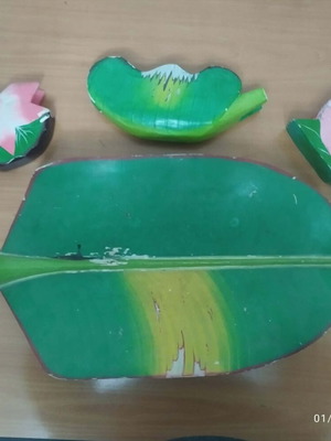 Authentic wooden tableware used, made of lightweight wood