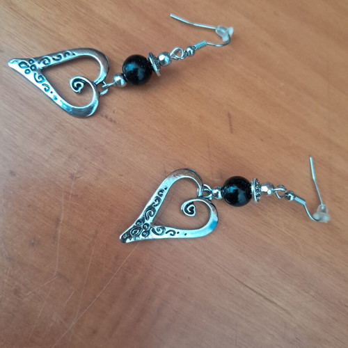 Steel heart earrings new, black and silver