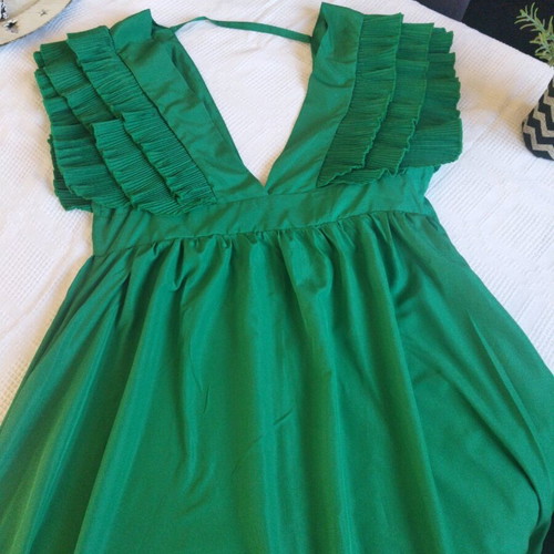 Maxi dress green like new with deep neckline