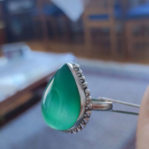 Silver 925 ring with green onyx teardrop cabochon like new