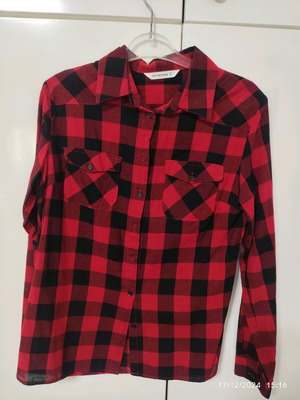 Women's checked shirt black red like new