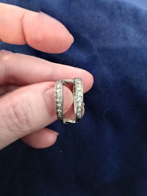 Silver 925 ring like new with zircon and designer house pattern